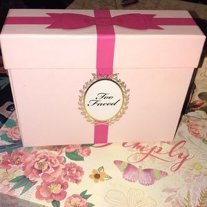 Too faced Paris palette